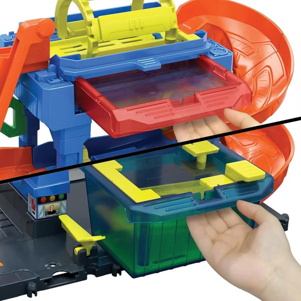 HWHTN80 Hot Wheels City Tunnel Twist Car Wash