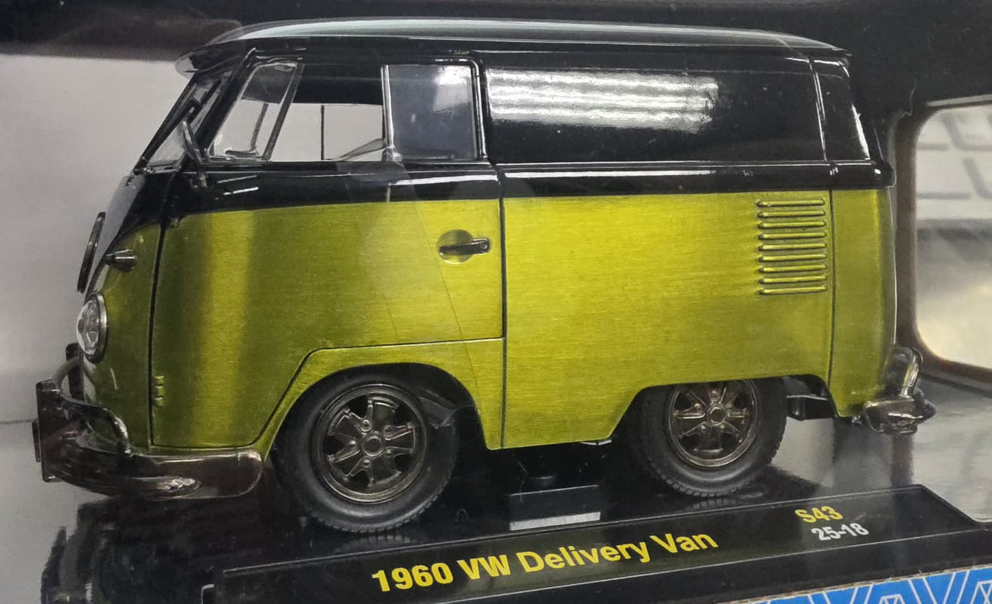M2 Machines 40300-S43 1960 VW Delivery Short Van Custom Green !!!SUPER CHASE!!!