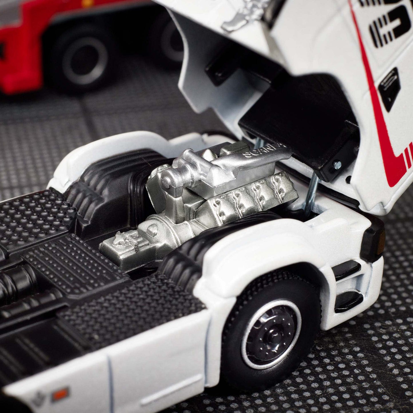 RLC HWR95 Hot Wheels Elite 64 Freightliner Scania 770S