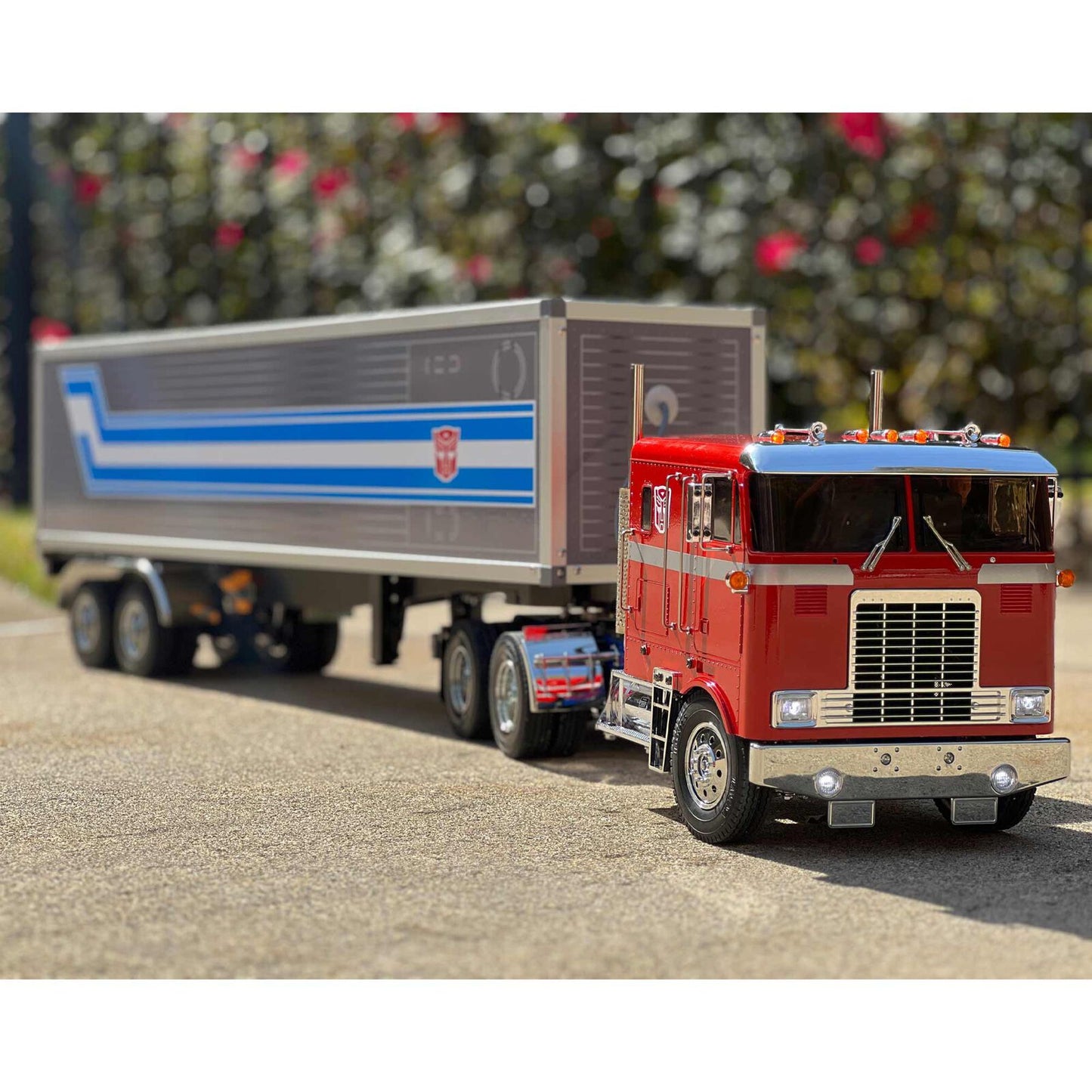 TAM56304 1/14 Globe Liner 2WD Semi Tractor Kit