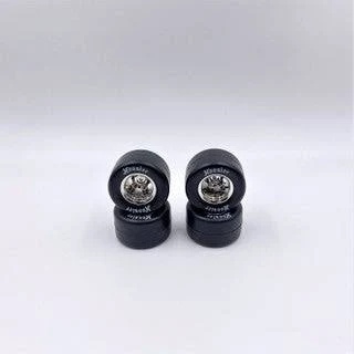 1RC5552 FR/RR Soft Tires & Chrome Wheels, 1/18