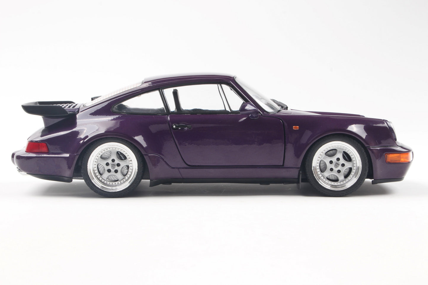 Solido S1803412 1:18 1990 Porsche 911 (964) Turbo – Violet Blue Metallic