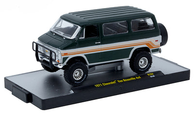 M2 Machines 32500-104 1971 Chevrolet Van Beauville 4X4 in Black with Orange Stripes