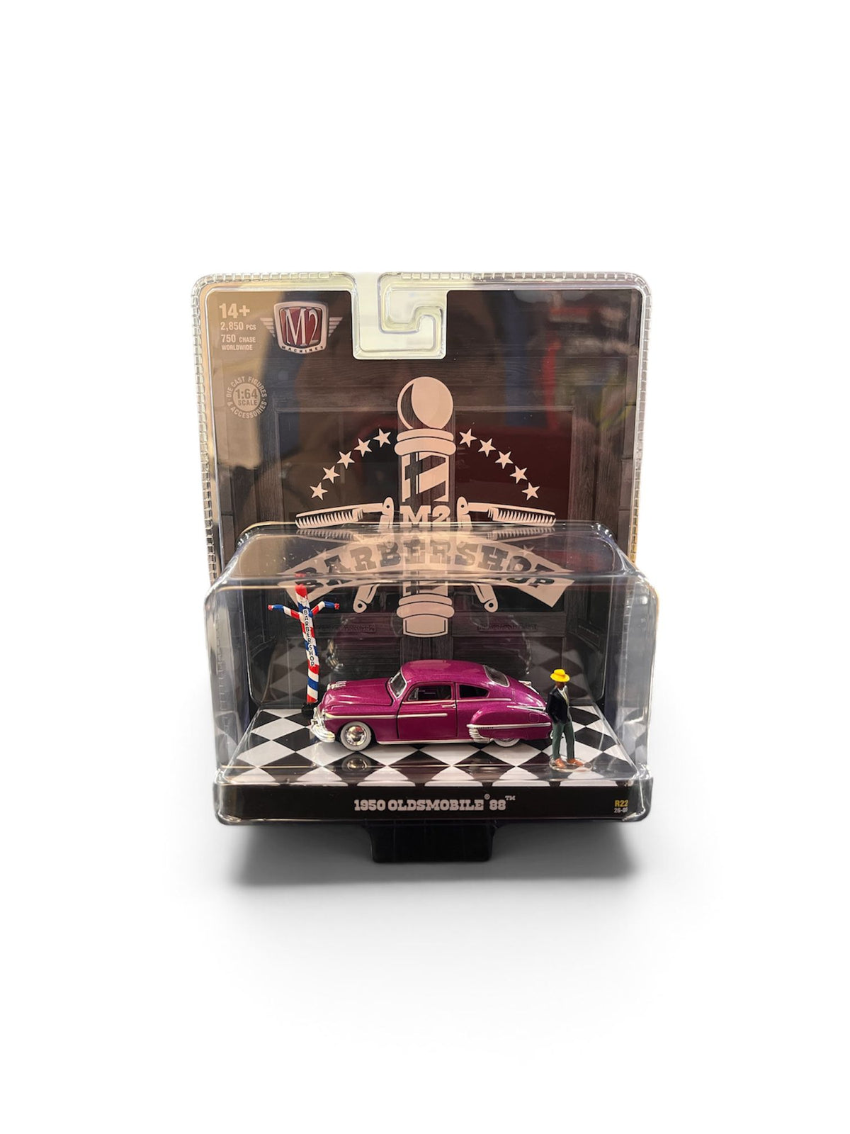 M2Machines 67500-22 Diorama "Barber Shop" 1950 Oldsmobile 88 with Figure