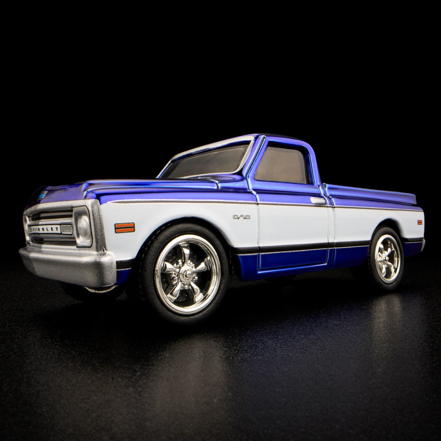 HWHWF22 RLC Exclusive 1969 Chevy C-10