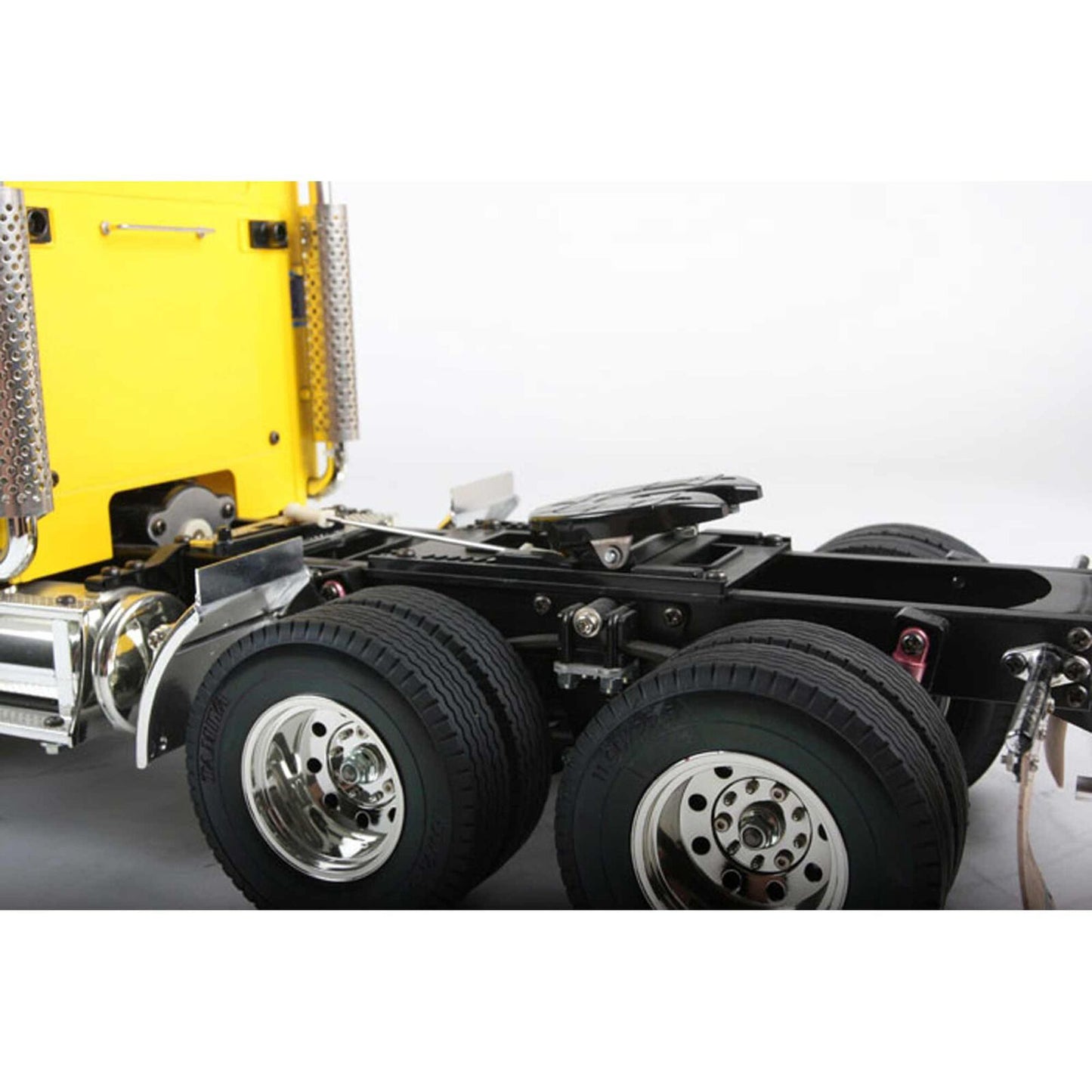 TAM56304 1/14 Globe Liner 2WD Semi Tractor Kit