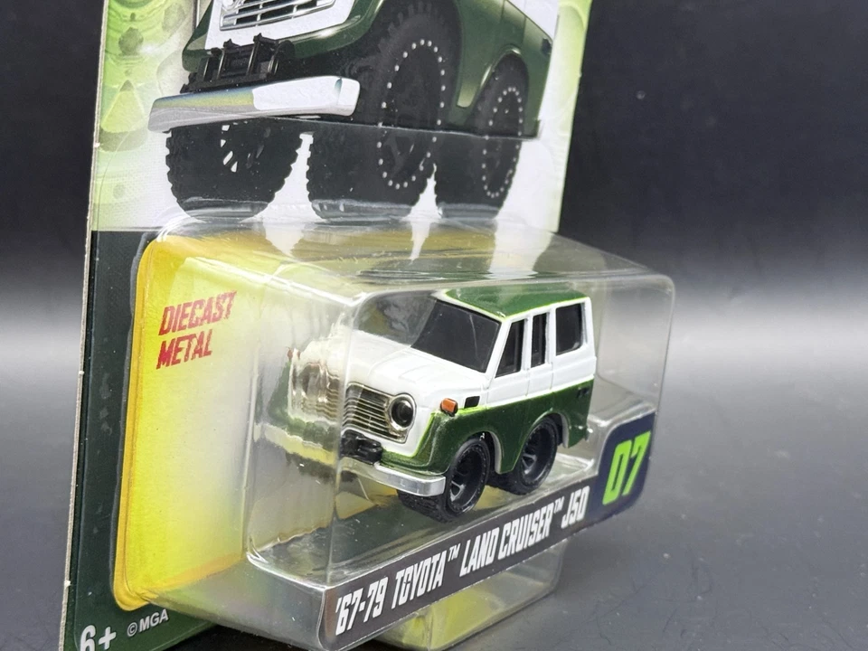 CarTuned 592631-XX11 1:64 Series 12 Mainline