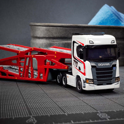 RLC HWR95 Hot Wheels Elite 64 Freightliner Scania 770S
